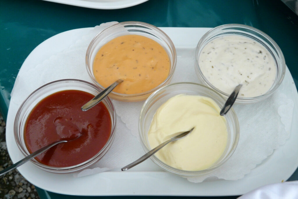 Chất nhũ hóa được sử dụng trong các sản phẩm như mayonnaise, kem, sốt salad